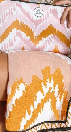 Sky Gazer Luxury Beach Towel In Pouch - Airlie